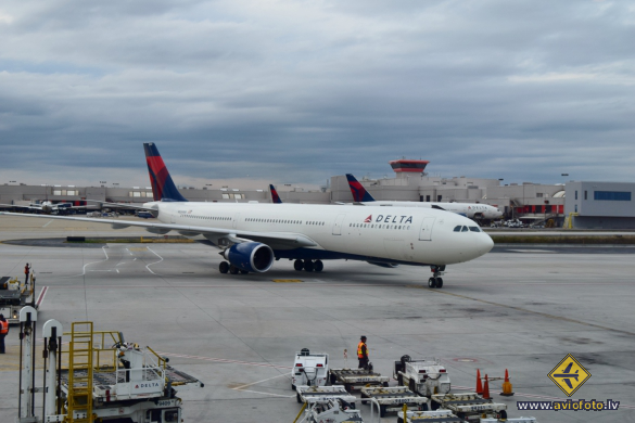 Airbus A330-302